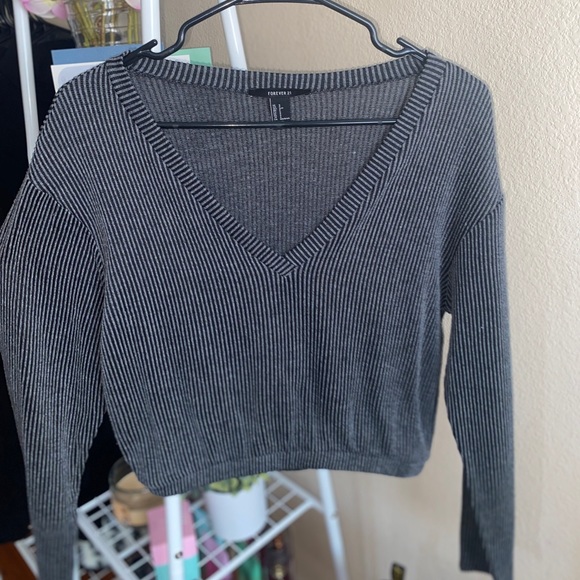 F21 black & gray stripped cropped blouse - Picture 2 of 3